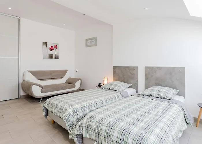 Nyaraló By Interhome Pirou